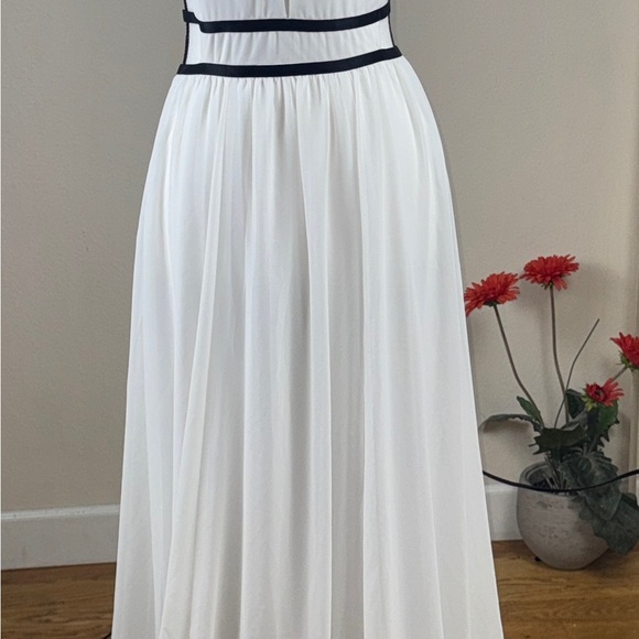 Sundress Express White Maxi Dress with Black Accents - Picture 6 of 10
